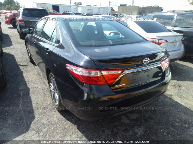 4T1BF1FKXHU301588 - 2017 TOYOTA CAMRY LE/XLE/SE/XSE BLACK photo 3