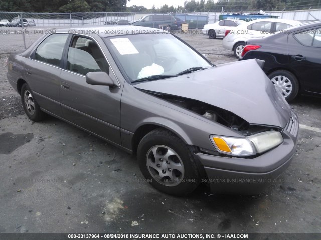 JT2BG22K4X0289885 - 1999 TOYOTA CAMRY LE/XLE 棕色 照片 1