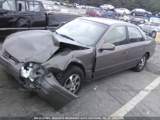 JT2BG22K4X0289885 - 1999 TOYOTA CAMRY LE/XLE 棕色 照片 2