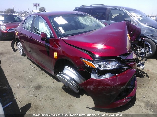 4T1B11HK4JU571286 - 2018 TOYOTA CAMRY L/LE/XLE/SE/XSE RED photo 1