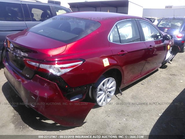 4T1B11HK4JU571286 - 2018 TOYOTA CAMRY L/LE/XLE/SE/XSE RED photo 4
