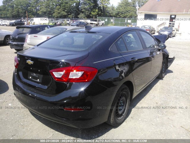 1G1BC5SM2H7154220 - 2017 CHEVROLET CRUZE LS შავი ფოტო 4