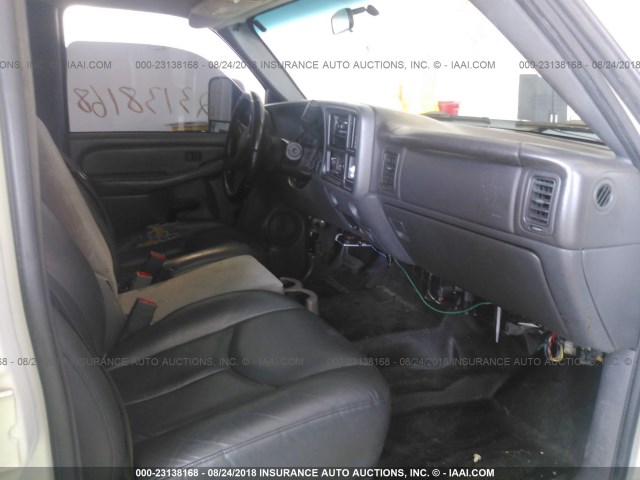 1GBJC33D27F162610 - 2007 CHEVROLET SILVERADO C3500 WHITE photo 5