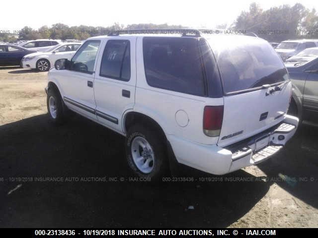 1GNDT13W8Y2286427 - 2000 CHEVROLET BLAZER WHITE photo 3