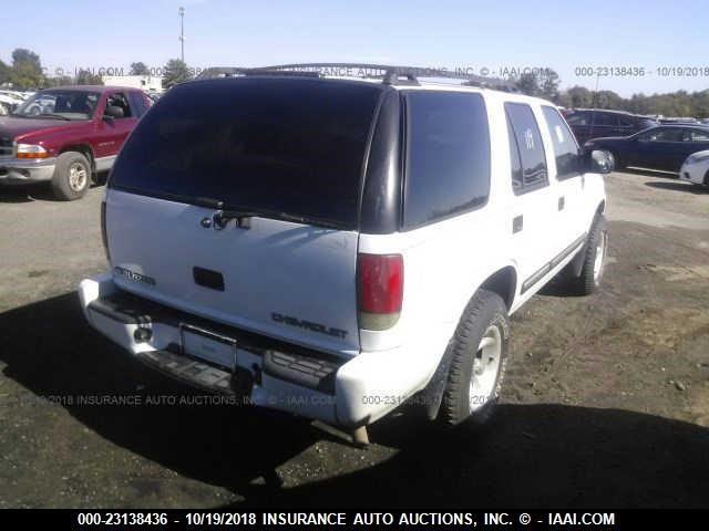 1GNDT13W8Y2286427 - 2000 CHEVROLET BLAZER WHITE photo 4