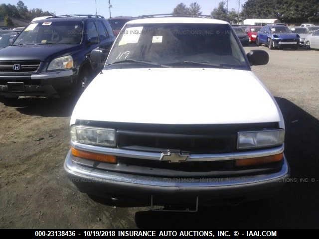 1GNDT13W8Y2286427 - 2000 CHEVROLET BLAZER WHITE photo 6