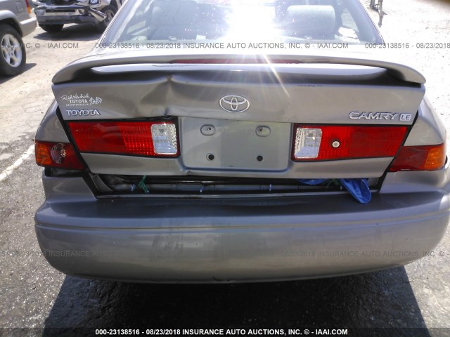 4T1BG22K1YU675757 - 2000 TOYOTA CAMRY CE/LE/XLE 香槟色 照片 6