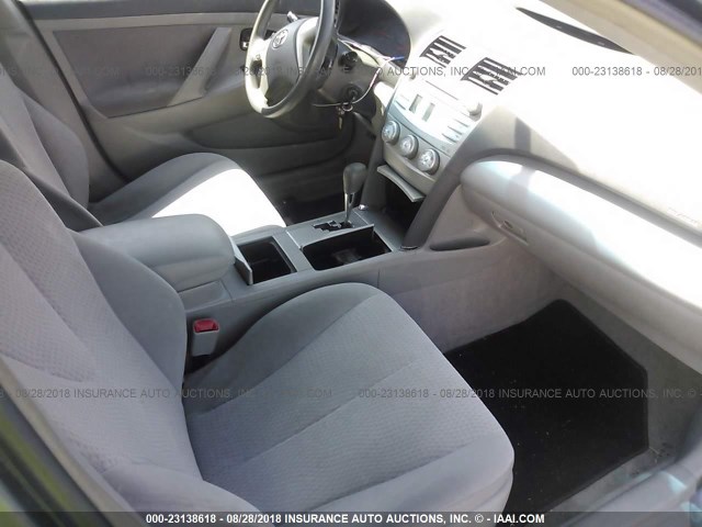 4T1BF3EK9BU158492 - 2011 TOYOTA CAMRY SE/LE/XLE 灰色 照片 5