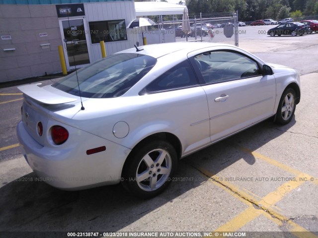 1G1AL18F187226747 - 2008 CHEVROLET COBALT LT SILVER photo 4