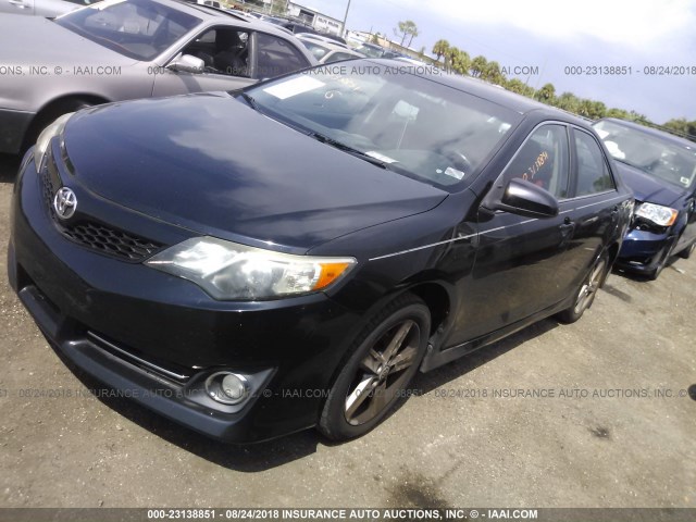 4T1BF1FK1CU086000 - 2012 TOYOTA CAMRY SE/LE/XLE შავი ფოტო 2