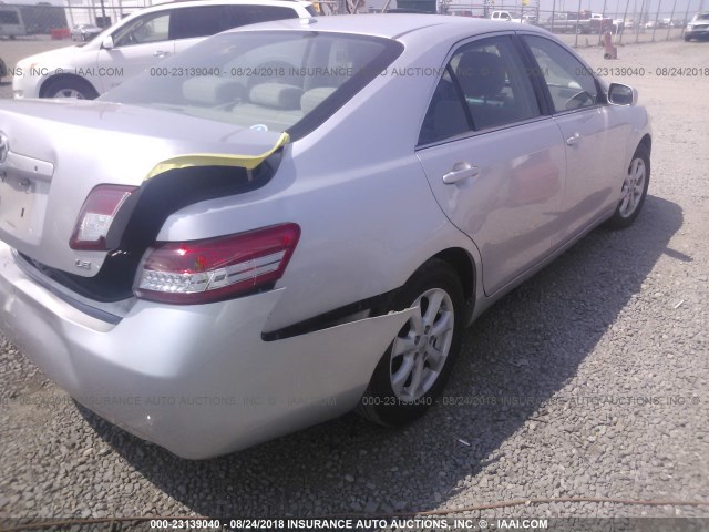 4T4BF3EK5BR171827 - 2011 TOYOTA CAMRY SE/LE/XLE ვერცხლისფერი ფოტო 4