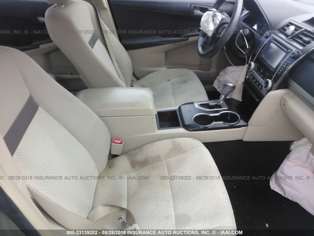 4T1BF1FKXEU730032 - 2014 TOYOTA CAMRY L/SE/LE/XLE Şampan foto 5