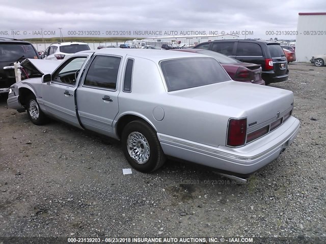 1LNLM81W1TY677353 - 1996 LINCOLN TOWN CAR EXECUTIVE Silber Foto 3