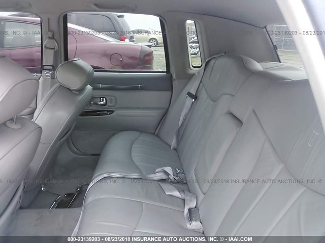 1LNLM81W1TY677353 - 1996 LINCOLN TOWN CAR EXECUTIVE Silber Foto 8
