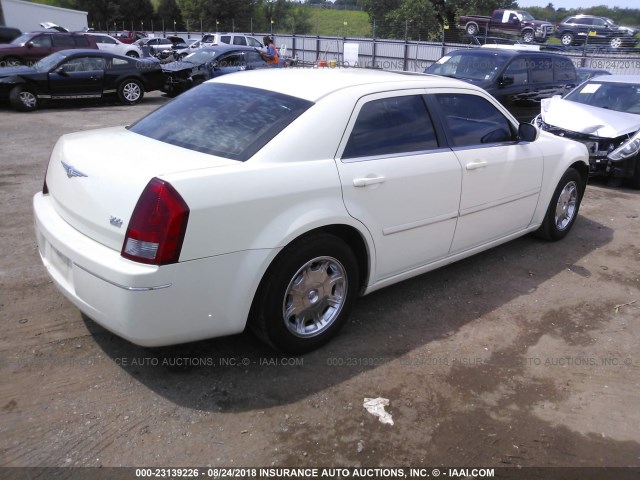 2C3AA53G95H139302 - 2005 CHRYSLER 300 TOURING WHITE photo 4