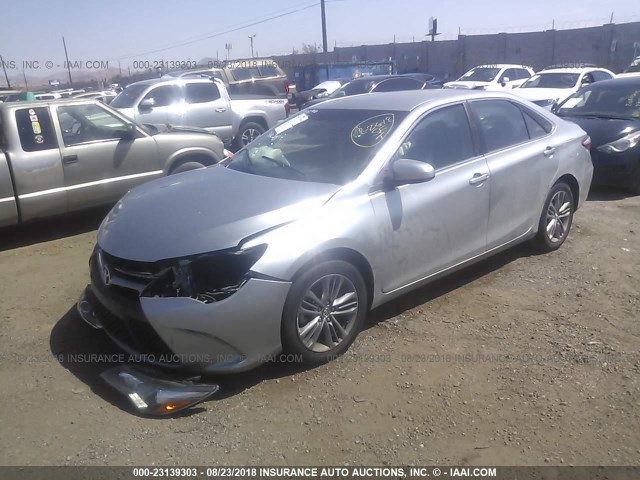 4T1BF1FK8GU145873 - 2016 TOYOTA CAMRY LE/XLE/SE/XSE 灰色 照片 2