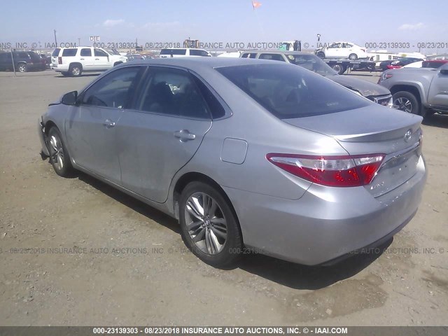 4T1BF1FK8GU145873 - 2016 TOYOTA CAMRY LE/XLE/SE/XSE 灰色 照片 3