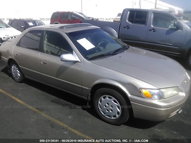 JT2BG22K7W0154270 - 1998 TOYOTA CAMRY CE/LE/XLE 金色 照片 1