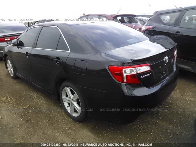 4T1BF1FK1EU413210 - 2014 TOYOTA CAMRY L/SE/LE/XLE Qara foto 3