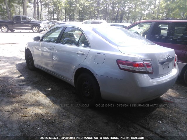 4T1BF3EK8BU740776 - 2011 TOYOTA CAMRY SE/LE/XLE ვერცხლისფერი ფოტო 3