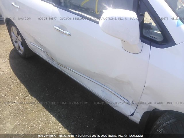 KNAFG528197274900 - 2009 KIA RONDO LX/EX WHITE photo 6