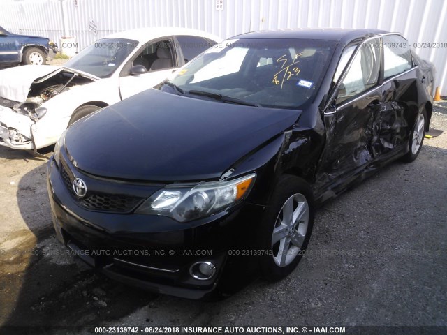 4T1BF1FK5DU219536 - 2013 TOYOTA CAMRY L/SE/LE/XLE შავი ფოტო 2