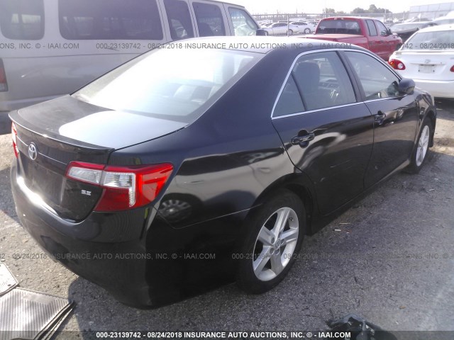 4T1BF1FK5DU219536 - 2013 TOYOTA CAMRY L/SE/LE/XLE შავი ფოტო 4