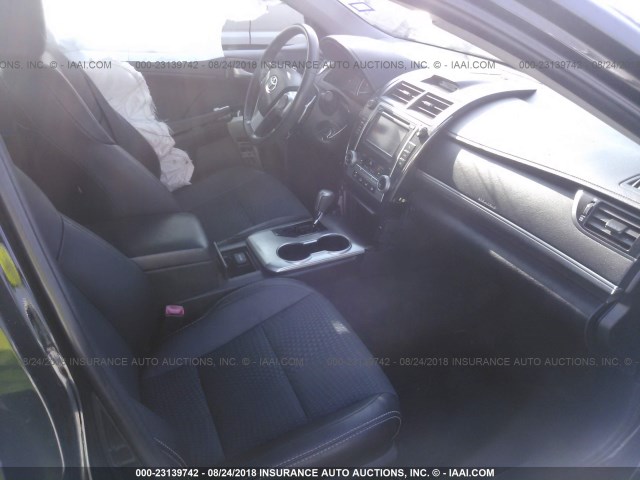 4T1BF1FK5DU219536 - 2013 TOYOTA CAMRY L/SE/LE/XLE შავი ფოტო 5