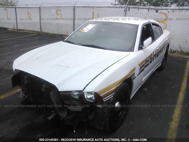 2C3CDXAG6DH696231 - 2013 DODGE CHARGER POLICE WHITE photo 2