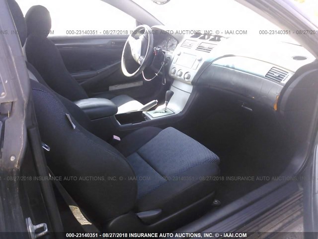 4T1CE38P54U950933 - 2004 TOYOTA CAMRY SOLARA SE/SLE BLACK photo 5