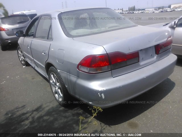 1HGCF86621A045038 - 2001 HONDA ACCORD VALUE SILVER photo 3