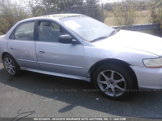 1HGCF86621A045038 - 2001 HONDA ACCORD VALUE SILVER photo 6