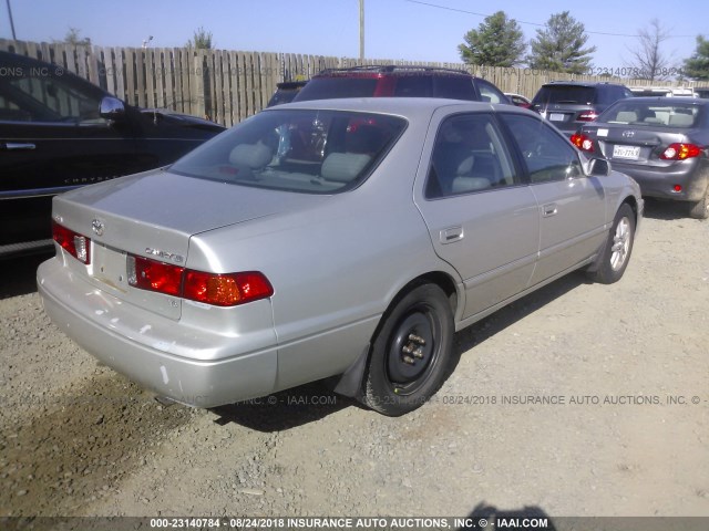 4T1BF28KX1U117812 - 2001 TOYOTA CAMRY LE/XLE 银色 照片 4