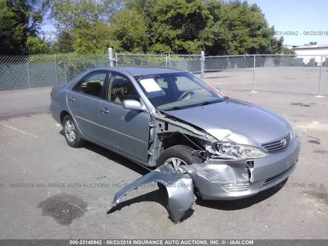 4T1BF30K15U600614 - 2005 TOYOTA CAMRY LE/XLE/SE 银色 照片 1