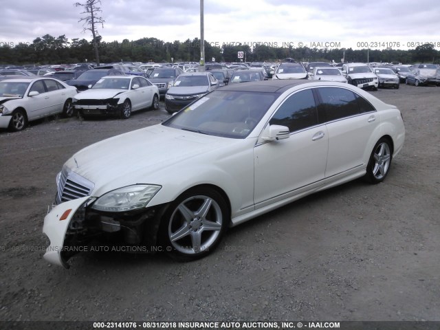 WDDNG8GB6AA321078 - 2010 MERCEDES-BENZ S 550 4MATIC WHITE photo 2