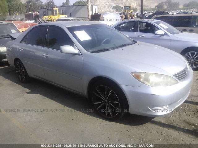 4T1BE32K95U043709 - 2005 TOYOTA CAMRY LE/XLE/SE Gümüş foto 1