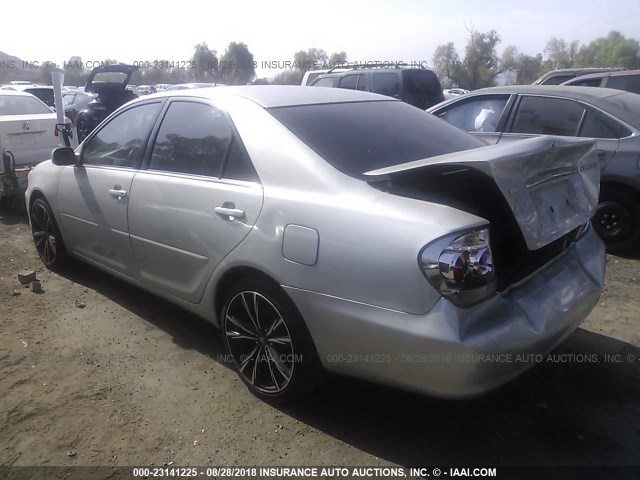 4T1BE32K95U043709 - 2005 TOYOTA CAMRY LE/XLE/SE Gümüş foto 3