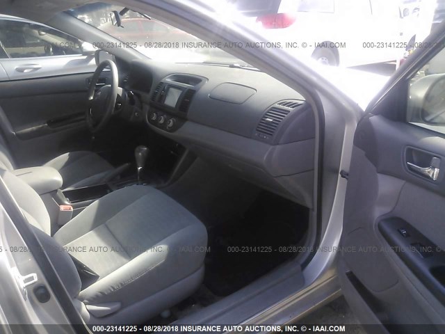 4T1BE32K95U043709 - 2005 TOYOTA CAMRY LE/XLE/SE Gümüş foto 5