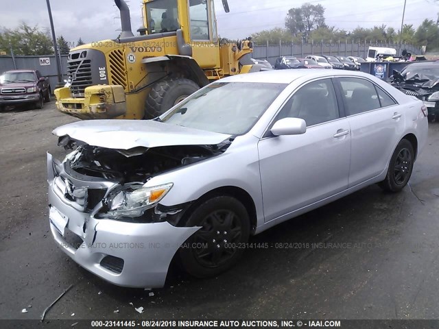 4T4BF3EKXBR202893 - 2011 TOYOTA CAMRY SE/LE/XLE ვერცხლისფერი ფოტო 2