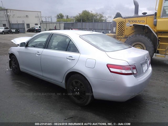 4T4BF3EKXBR202893 - 2011 TOYOTA CAMRY SE/LE/XLE ვერცხლისფერი ფოტო 3