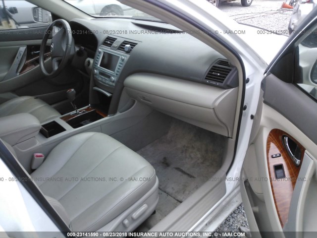 4T1BK46K78U569611 - 2008 TOYOTA CAMRY LE/XLE/SE Ақ фото 5