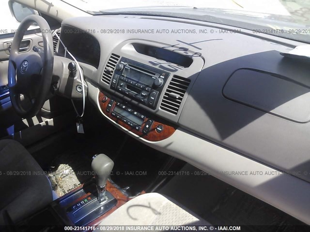 4T1BE30KX2U599560 - 2002 TOYOTA CAMRY LE/XLE/SE 米色 照片 5