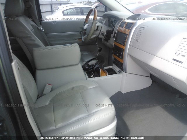 1A8HX58TX9F703764 - 2009 CHRYSLER ASPEN LIMITED GRAY photo 5