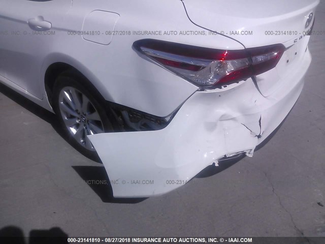 4T1B11HKXJU569574 - 2018 TOYOTA CAMRY L/LE/XLE/SE/XSE WHITE photo 6