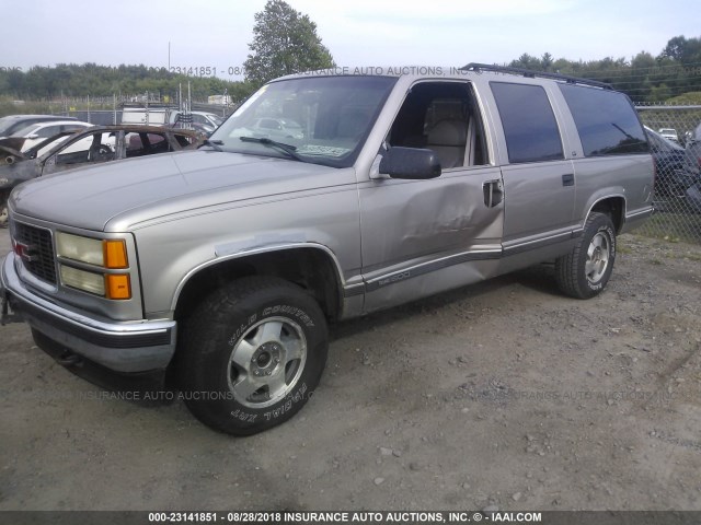 3GKFK16R0XG545870 - 1999 GMC SUBURBAN K1500 GRAY photo 2