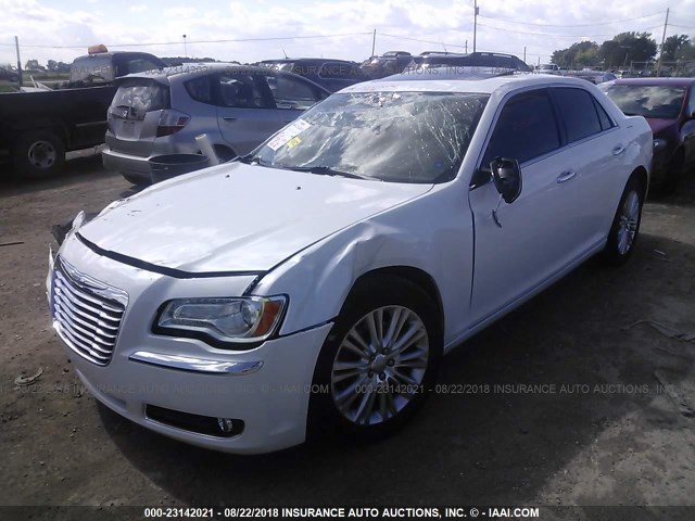 2C3CCAKT0CH147568 - 2012 CHRYSLER 300C WHITE photo 2