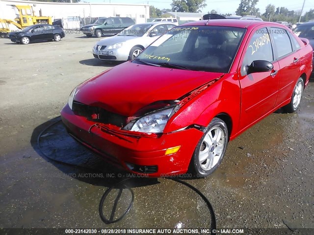 1FAFP38Z85W295269 - 2005 FORD FOCUS ZX4 ST RED photo 6