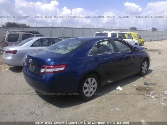 4T4BF3EK6BR115251 - 2011 TOYOTA CAMRY SE/LE/XLE BLUE photo 4