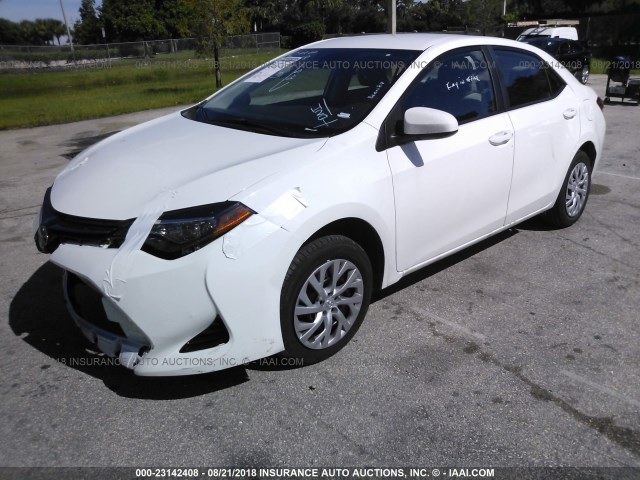 5YFBURHE2JP820198 - 2018 TOYOTA COROLLA L/LE/XLE/SE/XSE WHITE photo 2