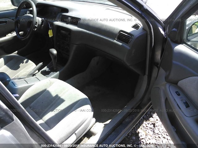 4T1BG22K0YU621527 - 2000 TOYOTA CAMRY CE/LE/XLE თაფლისფერი ფოტო 5